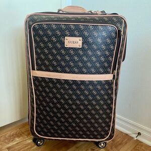 GUESS Logo Affair 28” Wheel Bag – Large Checked Suitcase